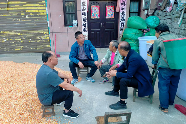 “驻”进老百姓心里 ——记贵州中烟兴义烟叶储运站驻村第一书记董正华