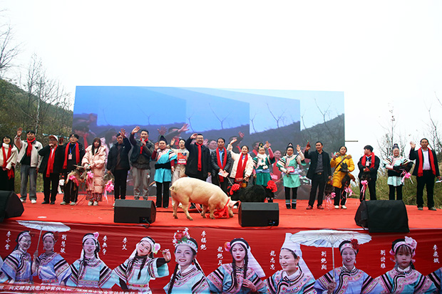 毕节烟厂驻晴隆县长流村第一书记组织开展新春文体活动