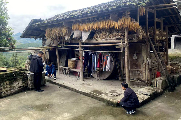 遵义烟厂结对帮扶点开展“清理农村残垣断壁”专项行动